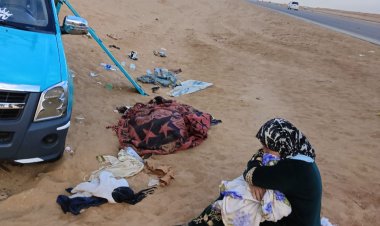 مصرع وإصابة 20 في انقلاب سيارة نقل عمال على طريق الضبعة (صور)
