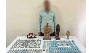 ضبط 390 قطعة أثرية بحوزة  مندوب مبيعات فى  أسيوط 