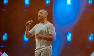 بالصور.. تامر عاشور يغلق شوارع الأسكندرية بحفل جماهيري ضخم