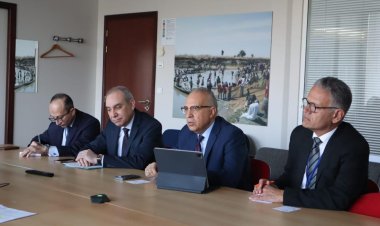 وزير الري يلتقى بمدير عام اليونسكو للعلوم الطبيعية لبحث سبل تعزيز التعاون