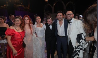 مصطفى قمر يهنىء جميلة عوض وأحمد حافظ بحفل زفافهما