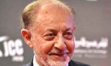 عبد العزيز مخيون يكشف تفاصيل لأول مرة عن علاقته بـ أحمد زكي: بدأنا مظلومين بسبب قسوة الوسط الفني