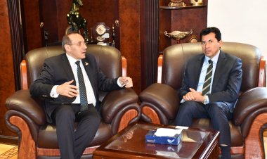 وزير الرياضة يبحث مع رئيس جمعية «كاريتاس» الخيرية مجالات التعاون المشترك