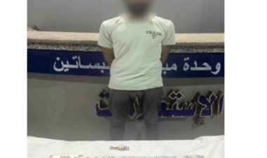 ضبط حارس عقار لسرقته أموال من داخل شقة بالبساتين