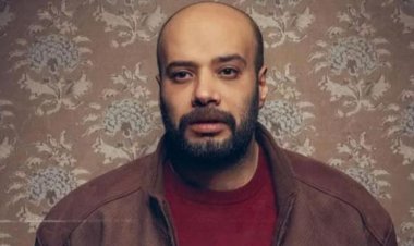 عودة حاتم صلاح برسالة مؤثرة بعد وفاة والده.. يطلب الدعاء ويعلن موعد العزاء