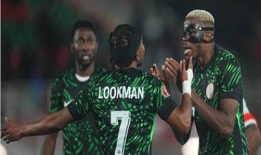 "أوسيمين" يثير أزمة في معسكر نيجيريا قبل مواجهة الجزائر في أمم إفريقيا