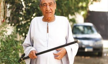 الصمت عار.. أسامة كمال يستشهد بشعر الخال الأبنودي في ذكرى رحيله