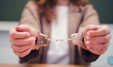 القبض على إعلامية بحوزتها كمية من المواد المخدرة بالتجمع الأول