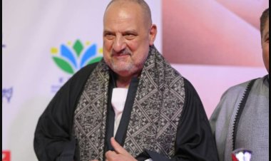 بالزي الصعيدي.. خالد الصاوي يخطف الأنظار في افتتاح مهرجان الأقصر للسينما الأفريقية