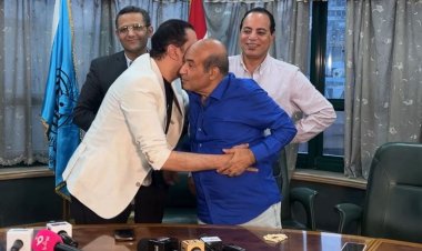 في جلسة الصلح بنقابة الصحفيين.. مصطفى كامل: طارق الشناوي أخويا وحبيبي وعفى الله عما سلف