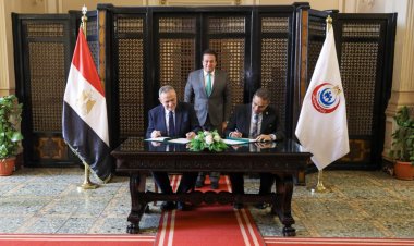 وزير الصحة يشهد توقيع بروتوكول بين «المستشفيات التعليمية» و«المؤسسة العلاجية» لتبادل الخبرات