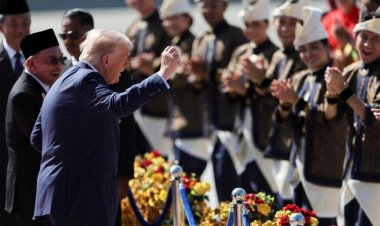 فلتنكسر البروتوكولات.. ترامب يرقص على أنغام موسيقى ماليزية في كوالالمبور