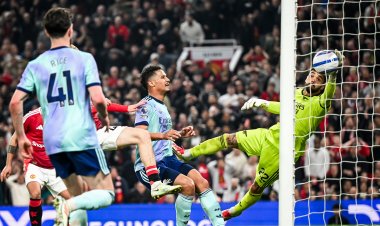 أرسنال يسقط في فخ التعادل أمام مانشستر يونايتد ويقرب ليفربول من لقب الدوري