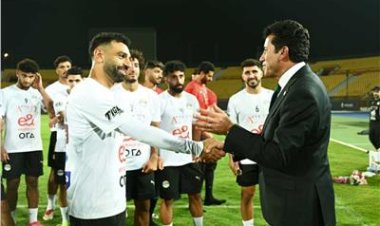 أشرف صبحي وأبو ريدة يتفقدان معسكر منتخب مصر