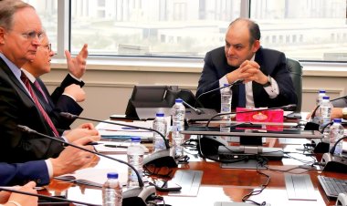 وزير الصناعة يستعرض آلية تعديل الحدود الكربونية CBAM