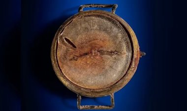 ساعة الدمار.. تاريخ مؤلم يباع في مزاد علني