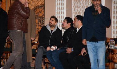 تامر حسني ومنة شلبي وزينة يقدمون واجب العزاء في والدة باسم سمرة