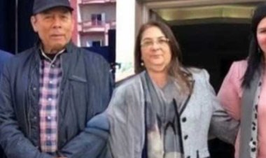 بعد تداول صورته مع مديرة مدرسة الكرمة.. أحمد ماهر: «صورة قديمة وأنا معرفهاش»