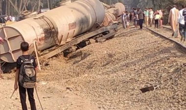 إصابة شخصين إثر  خروج عربات قطار بضائع عن القضبان في البدرشين