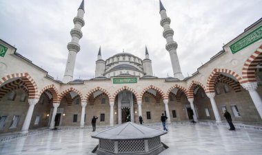  «يبلغ ارتفاع مئذنته 150 مترًا»... أول صلاة عيد فطر في «جامع الجمعة» بالقرم - روسيا