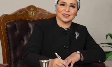 انتصار السيسي تهنئ الأم المصرية بعيدها