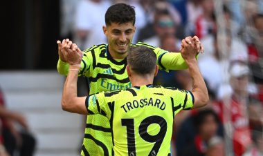 آرسنال يفوز على مانشستر يونايتد ويؤجل حسم الدوري للجولة الأخيرة