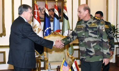 وزير الدفاع  يلتقى المبعوث الأمريكى الخاص بالقضايا الإنسانية للشرق الأوسط