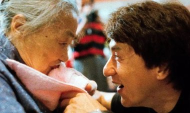 جاكي شان: أمي لم تُكمل مشاهدة أي من أفلامي.. قلبها ما كان يتحمل