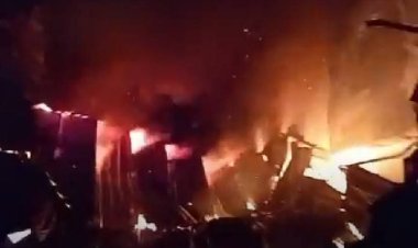 حريق هائل في عقار سكني وامتداده إلى شقق سكنية بمنفلوط 