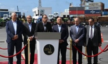 رئيس الوزراء: سنوفر العملة الأجنبية للمواطنين