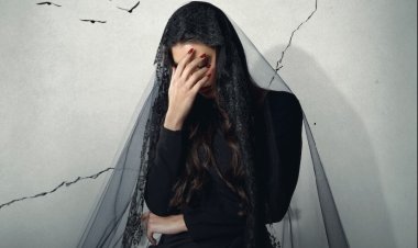 ياسمين صبري تثير الجدل بظهورها بفستان أسود فى بوستر "الأميرة - ضل حيطة"