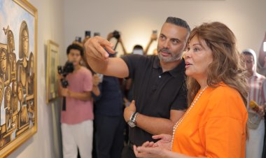 شاهد بالصور| صفاء أبو السعود وداليا وهاني البحيري في افتتاح معرض الفنان أحمد فريد  بعنوان «حكاية النور»