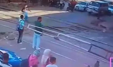 غفير مزلقان ينقذ شابا من الموت تحت عجلات القطار ببني سويف.. فيديو