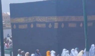 فيديو في نيجيريا لمواطنين يطوفون حول مجسم لـ الكعبة المشرفة يثير الجدل