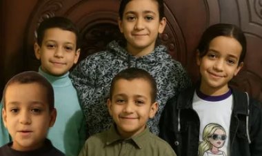 حجز والدي أطفال دلجا الخمسة المتوفين في ديرمواس بمستشفى أسيوط الجامعي