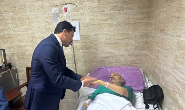 بعد تعرضه لوعكة صحية.. وزير الرياضة يزور «حمامة» لاعب الزمالك ومنتخب السابق