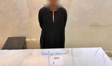 القبض على عامل أجبر أجنبي على توقيع إيصالات بالإكراه في السلام 