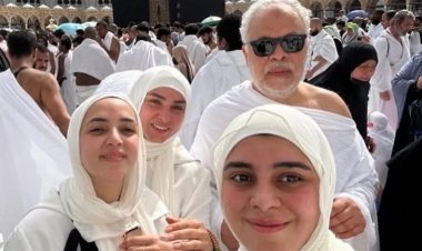 روجينا تؤدي مناسك العمرة مع زوجها أشرف زكي برفقة بناتهما