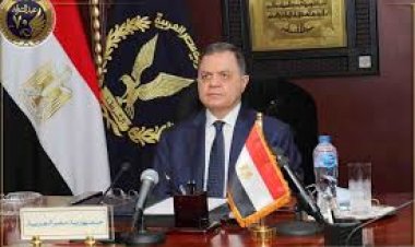 وزير الداخلية يهنئ البابا تواضروس وقيادات الطوائف المسيحية بعيد القيامة المجيد