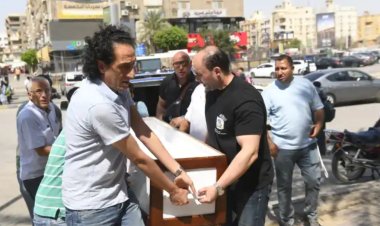 نجوم الفن يودعون أحمد جلال عبدالقوي في جنازته.. ومدحت تيخا ينهار من البكاء