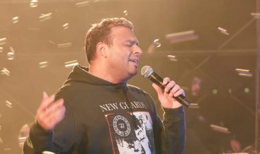 بالصور.. رامي صبري يتألق في حفل عيد الحب ويرفع شعار كامل العدد