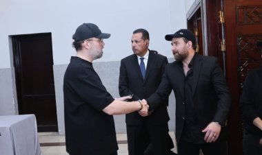 سامح حسين ورانيا فريد شوقي أول الحضور في عزاء زوجة الفنان نضال الشافعي