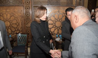 بالصور.. وزيرة الثقافة وإيهاب فهمي وحلمي عبد الباقي أول الحضور في عزاء حلمي بكر بالحامدية الشاذلية