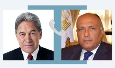 وزير الخارجية يبحث مع نظيره النيوزيلاندي تعزيز العلاقات الثنائية