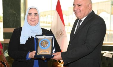 وزيرة التضامن تلتقي بمحافظ قنا ورئيس جامعة جنوب الوادي