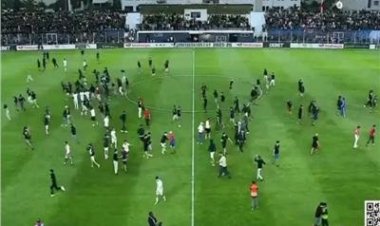 الجماهير تقتحم ملعب مباراة أوليمبك آسفي واتحاد العاصمة في نصف نهائي الكونفدرالية