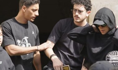 نجلا ريم مصطفى يواسيان والدتهما في جنازة جدتهما: “بقوا سندها في أصعب لحظاتها”