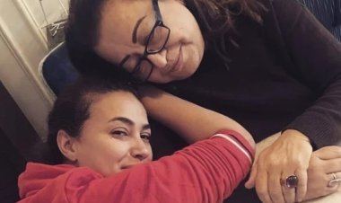 هند صبري تستقبل عزاء والدتها في القاهرة