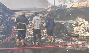 “خسائر بالملايين”…إخماد حريق مخازن البدرشين دون وقوع إصابات