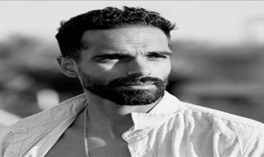 الفنان عمر شرقي يعلن وفاة خاله ويطلب الدعاء له